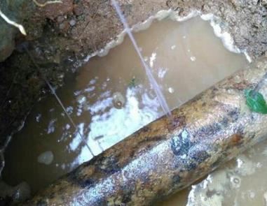 托克托楼顶渗水维修公司分享下地暖漏水的原因及检测方法。